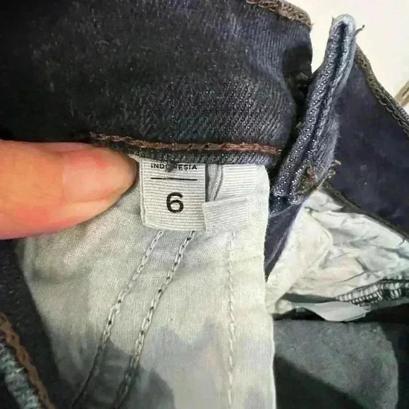 Loft Outlet Size 6 Dark wash skinny Jean - Picture 3 of 6